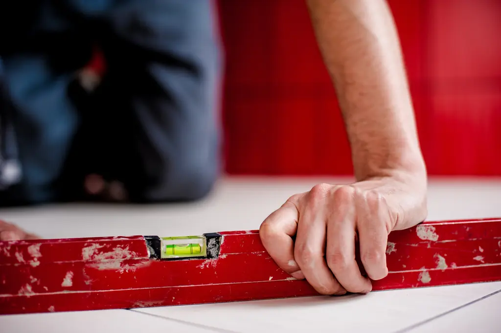 Hands setting a spirit level against a framed opening